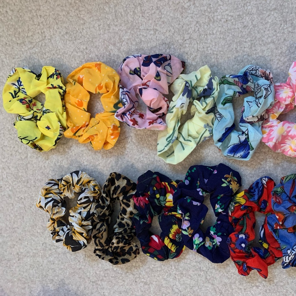 14 PCS Hair Scrunchies in Assorted Print - floral